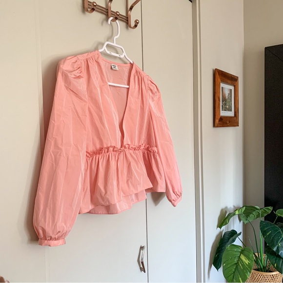 Aritzia Sunday Best Jinx Blouse Guava Pink Size
XXS Feminine Flowy Cropped - Picture 9 of 16